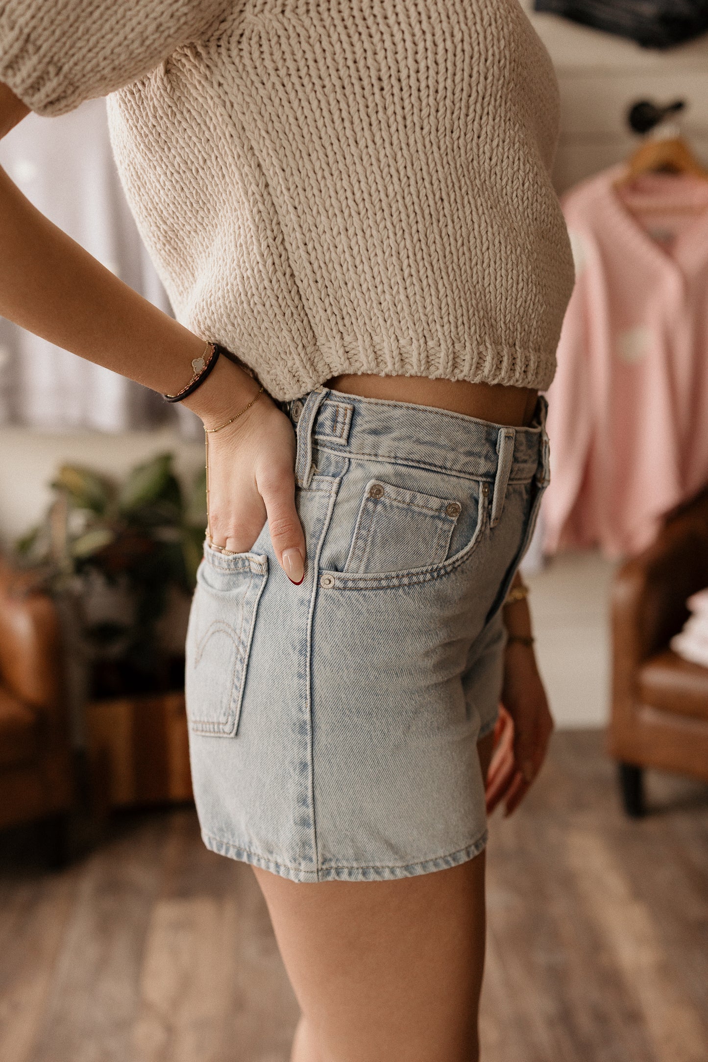 Levi's Cinch Mid Thigh Short | Abraided Art