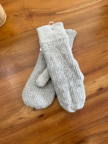 Ribbed Mittens