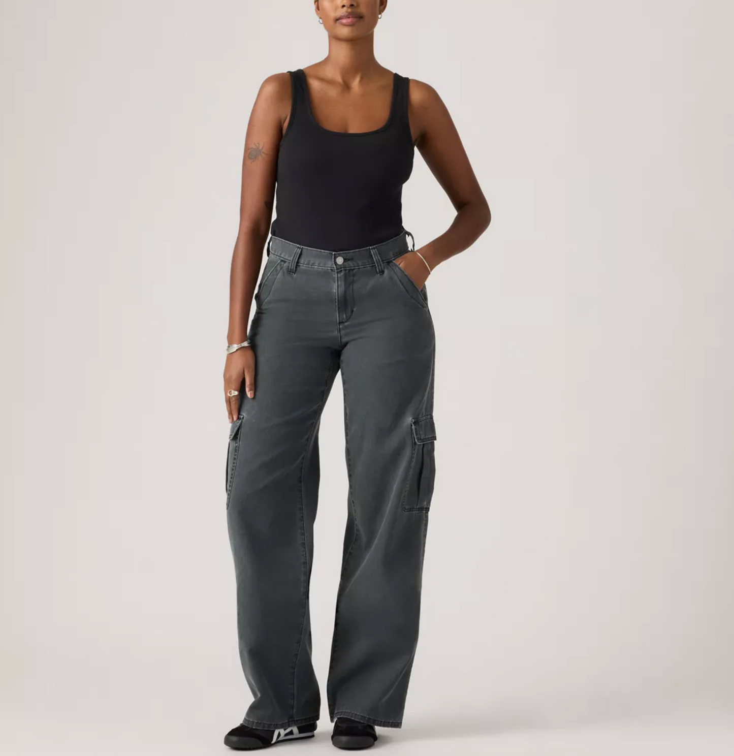 Superlow Loose Cargo | Meteorite Black