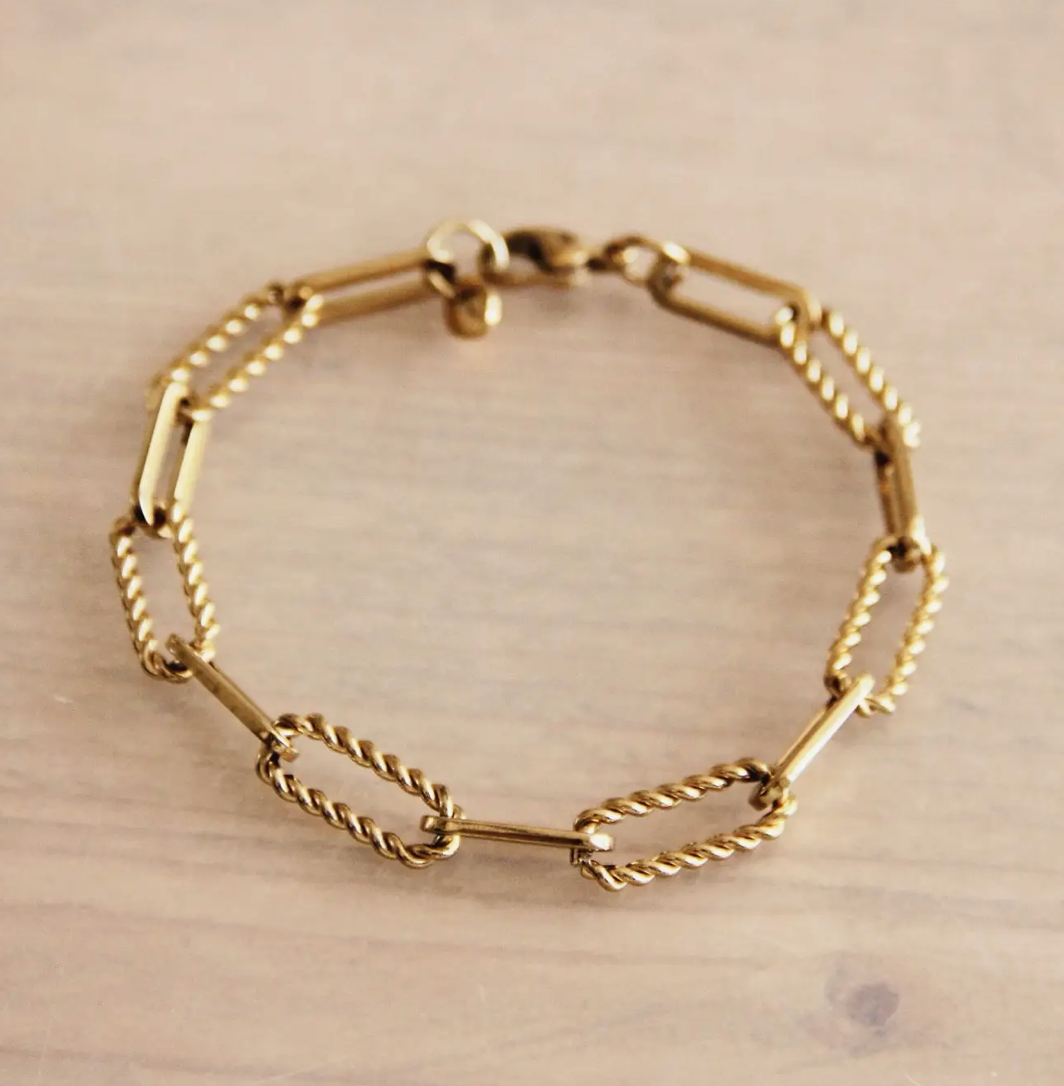 D Chain Twist Bracelet